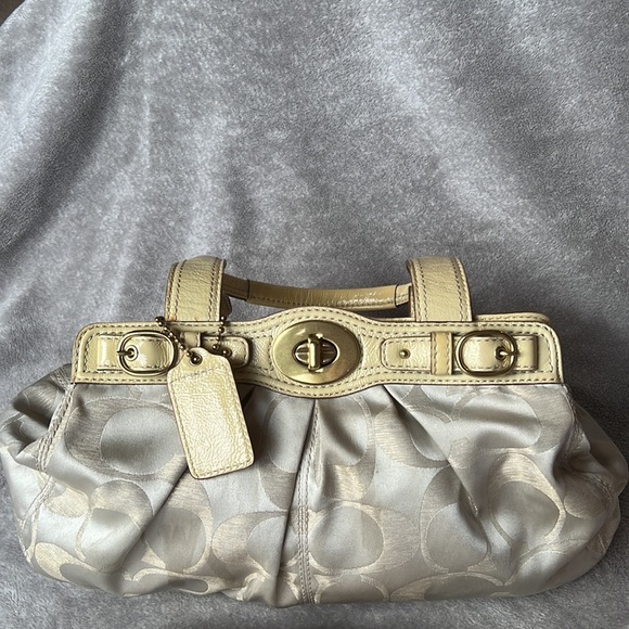 Vintage Coach shoulder bag and matching NWT wallet, cream and gold - Picture 2 of 10